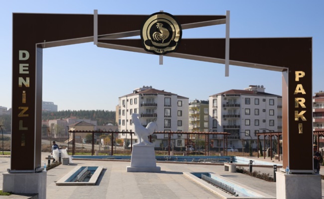 Denizli’den Batman’a 11 Tonluk Horoz Heykeli