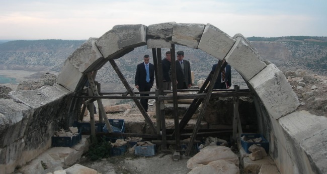 ZEUS’UN OĞLU APOLLON’NUN DENİZLİ BAĞI