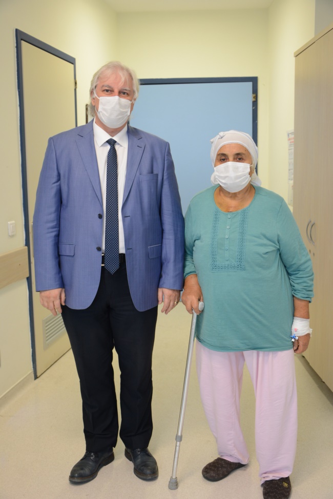 PAÜ Hastanesinden Denizli’de Bir İlk Daha Aort Kapağı Dikiş Kullanılmadan Küçük Kesi İle Değiştirildi