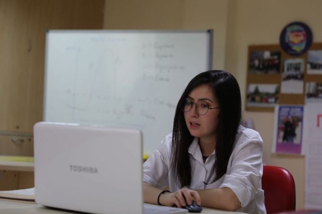 EĞİTİM İÇİN EL ELE'DE ONLİNE EĞİTİM