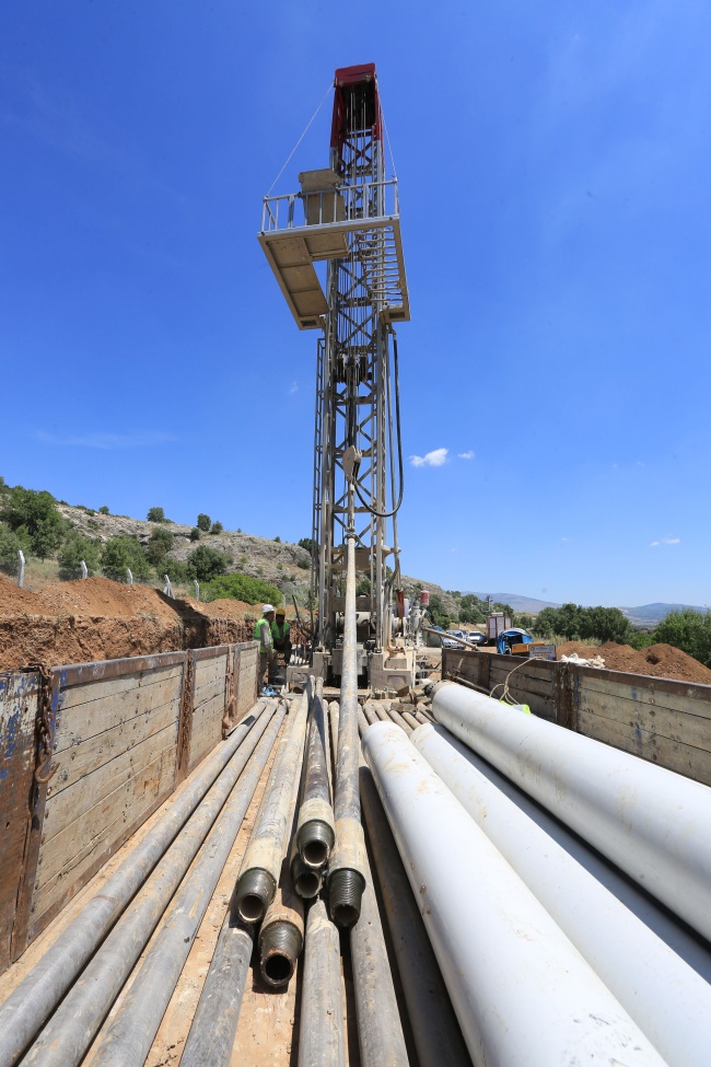 BÜYÜKŞEHİR DESKİ’DEN KARABEDİRLER’E YENİ SU KAYNAĞI 