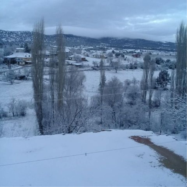 DENİZLİ’NİN BİR İLÇESİNE DAHA KAR YAĞDI!