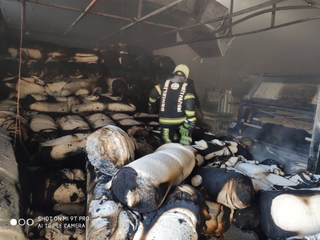 DENİZLİ’DE İŞYERİ YANGINI