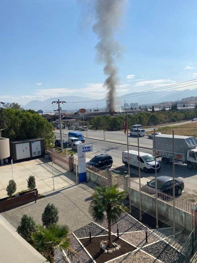 DENİZLİ’DE MERKEZDE BÜYÜK YANGIN