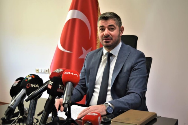 “TRANSFER YASAĞINI  KALDIRABİLECEK  BABAYİĞİT VARSA BEN BEKLİYORUM”