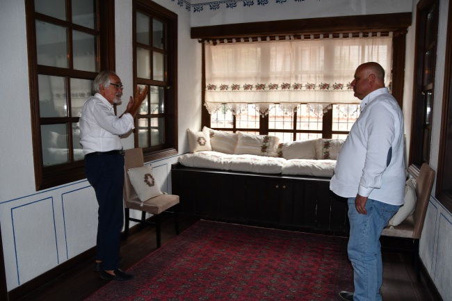  PROF.DR. TARAKÇIOĞLU, 80 YIL SONRA DOĞDUĞU ODADA KONAKLADI