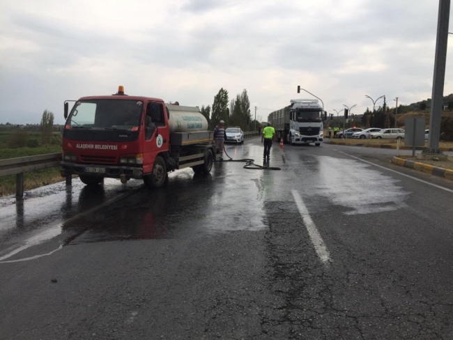 DENİZLİ PLAKALI LÜKS ARAÇ KAZA YAPTI