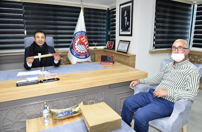 DTO BAŞKANI ERDOĞAN’A OLAN SEVGİSİNİ EL EMEĞİ ESERİNE İŞLEDİ