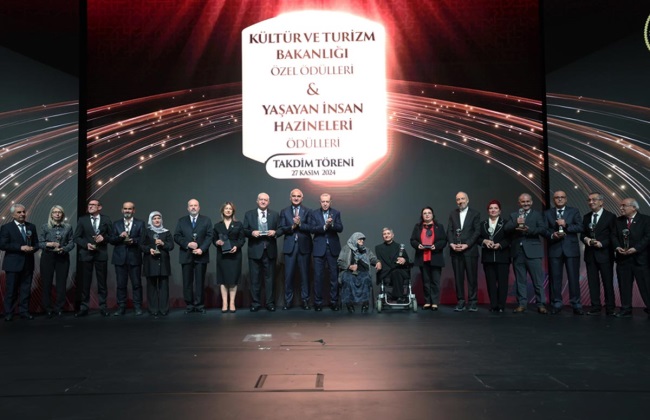 CUMHURBAŞKANI’NDAN DOKUMA USTASINA ÖDÜL