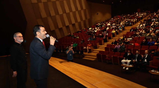 ÜNLÜ SANATÇI KAYACAN’DAN BAŞKAN ÇAVUŞOĞLU’NA ÖVGÜ