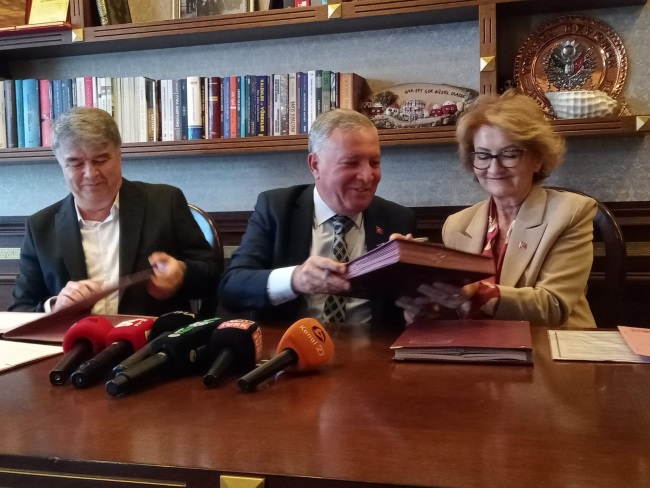 DENİZLİ’DE 3 BELEDİYE  2 BİN SOKAK HAYVANI İÇİN  30 BİN DÖNÜMLÜK YUVA  KURUYOR