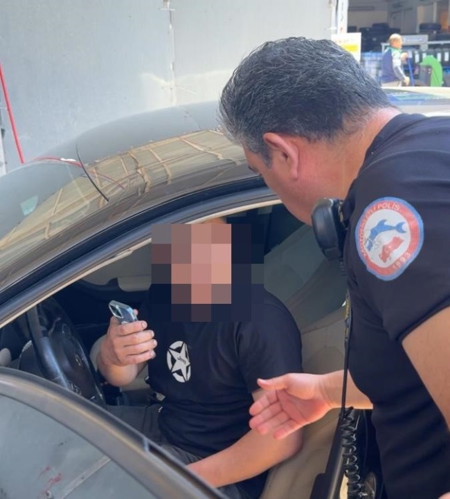 POLİS UYANDIRMAK İÇİN DAKİKALARCA UĞRAŞTI