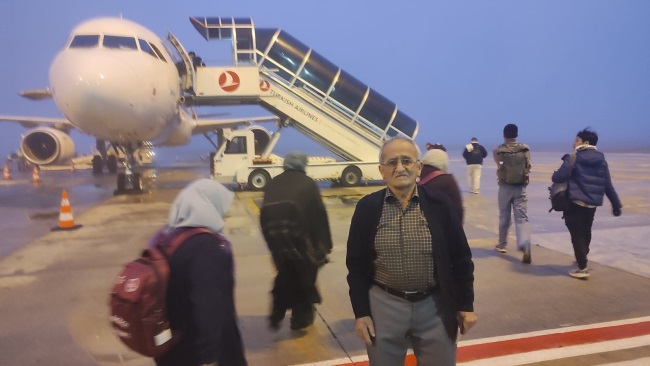 KALBİ SAĞ TARAFTA OLAN UMRECİ 49. EVLİLİK YIL DÖNÜMÜNÜ MEKKE’DE KUTLADI