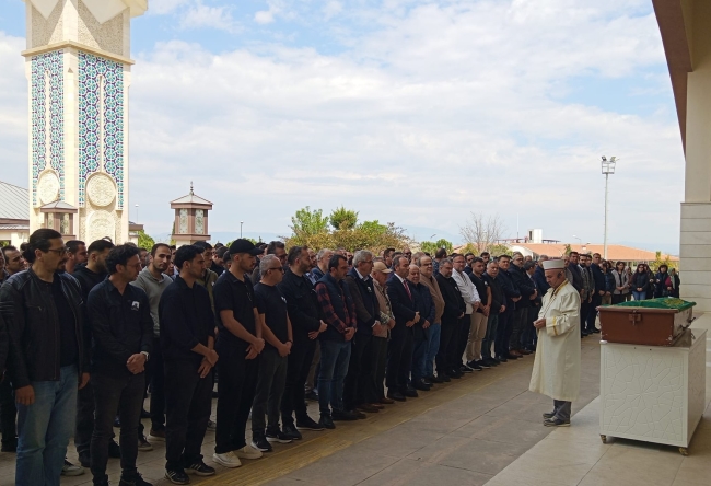 DENİZLİLİ  AKADEMİSYEN  HAYATINI  KAYBETTİ!