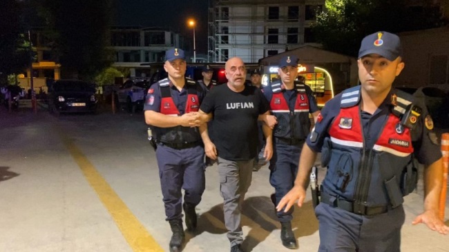 ÜNLÜ YÖNETMEN EZEL AKAY’A ŞOK OPERASYON! KARDEŞİYLE GÖZALTINA ALINDI