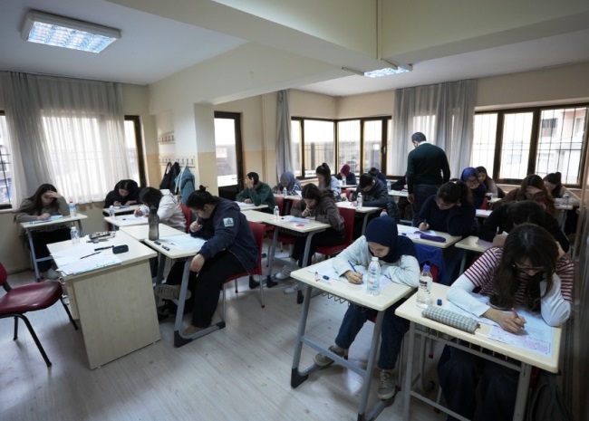 Gençlerin üniversite yolculuğunda Denizli Büyükşehir desteği